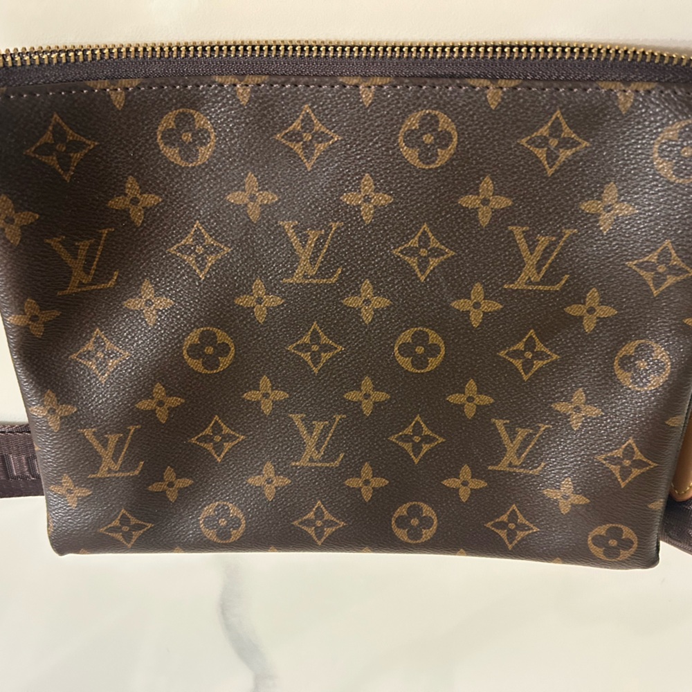 Designer Inspired Crossbody - Picture 6 of 6